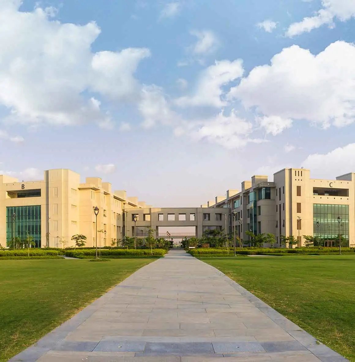 Shiv Nadar University (SNU)
